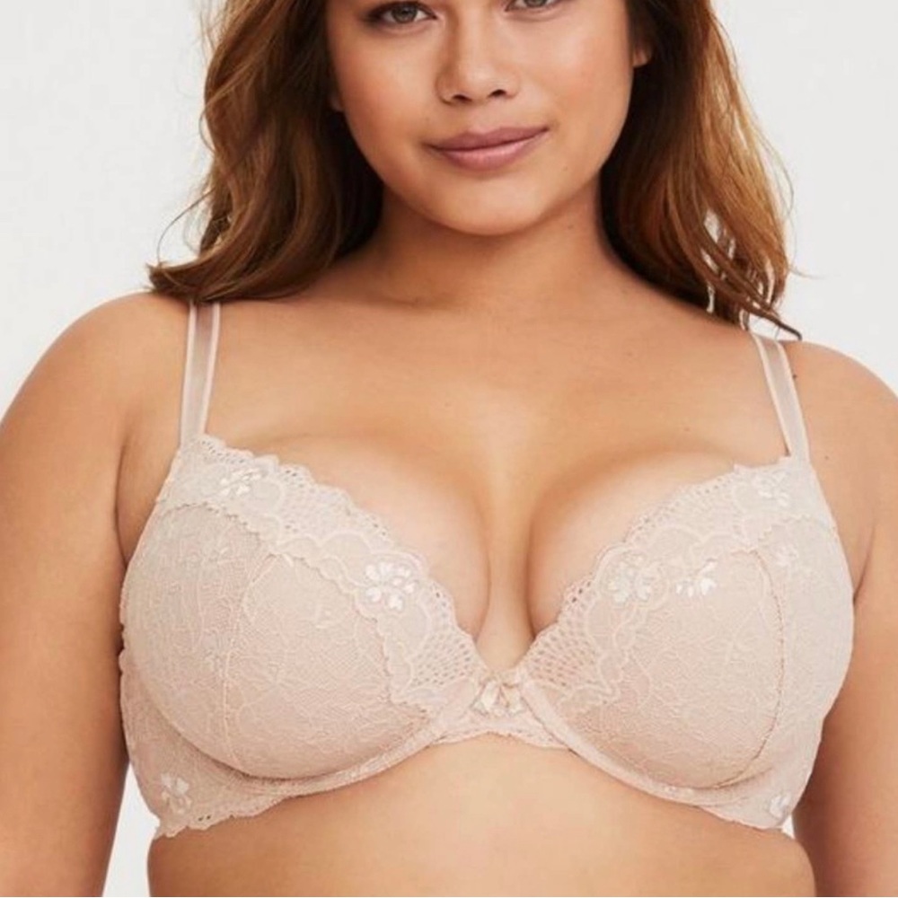 Torrid Push-Up Plunge Underwire Lace Bra w/Adjustable Straps